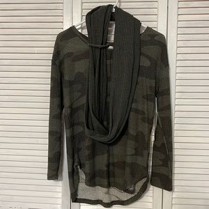 New Directions long sleeve shirt with matching, removable scarf